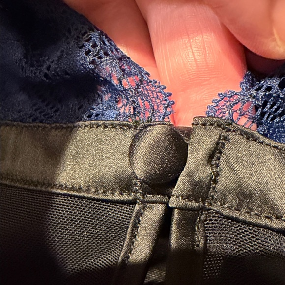 Elegant Lace Deep V-Neck Teddy Bodysuit - Blue - Picture 3 of 8